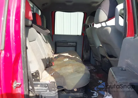 2011 Ford E-350 z USA, uszkodzony, nr VIN 1FT8W3BT5BEC24414